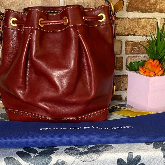 Dooney & Bourke Florentine Hattie burgundy bucket nwt - Picture 2 of 8